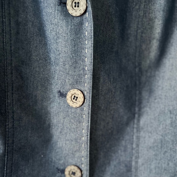 I.e. Woman’s Size 20W Denim Blue Blazer with white whipped Stitching. - Picture 6 of 13